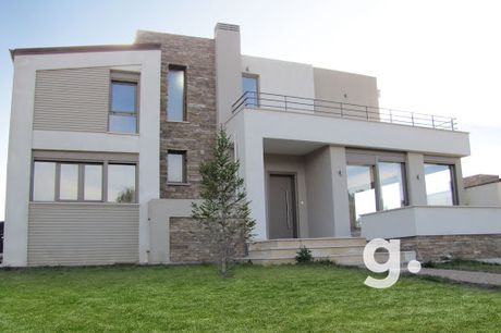 Detached home 371 sqm for sale