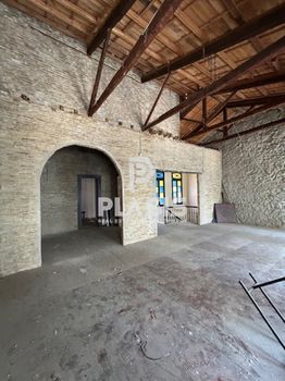 Επιχειρηματικό κτίριο 330τ.μ. για πώληση-Κέντρο