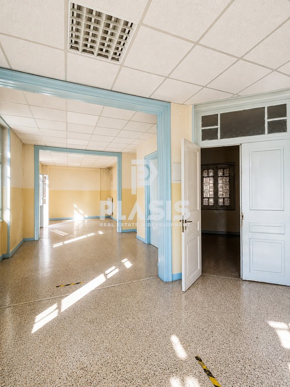 Επιχειρηματικό κτίριο 2.580 τ.μ. πρός πώληση, Αθήνα - Κέντρο, Κέντρο