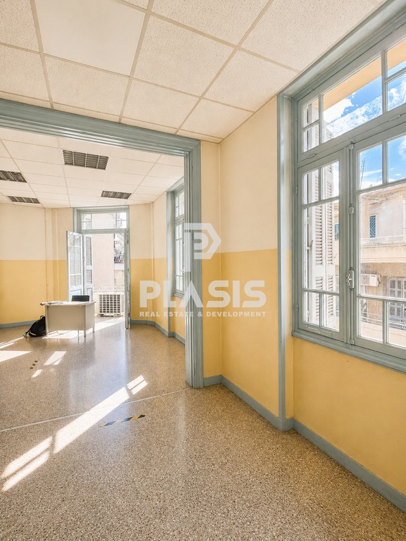 Επιχειρηματικό κτίριο 2.580 τ.μ. πρός πώληση, Αθήνα - Κέντρο, Κέντρο