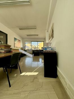 Επιχειρηματικό κτίριο 953τ.μ. για πώληση-Νέος κόσμος