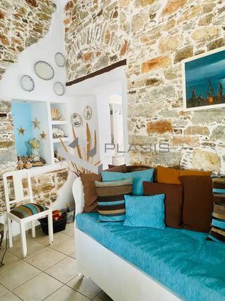 Detached home 84 sqm for rent, Cyclades, Syros