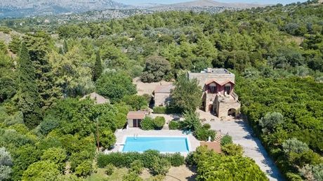 Villa 330 sqm for sale