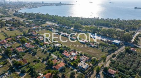 Land plot 4.517sqm for sale-Agioi Theodoroi » Center