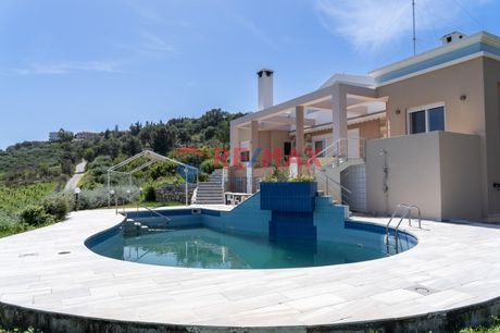 Villa 685 sqm for sale