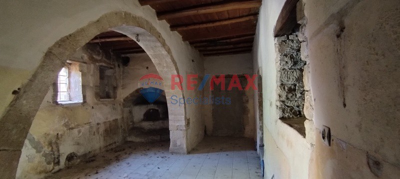 Μονοκατοικία 102 τ.μ. προς πώληση, Βαφές