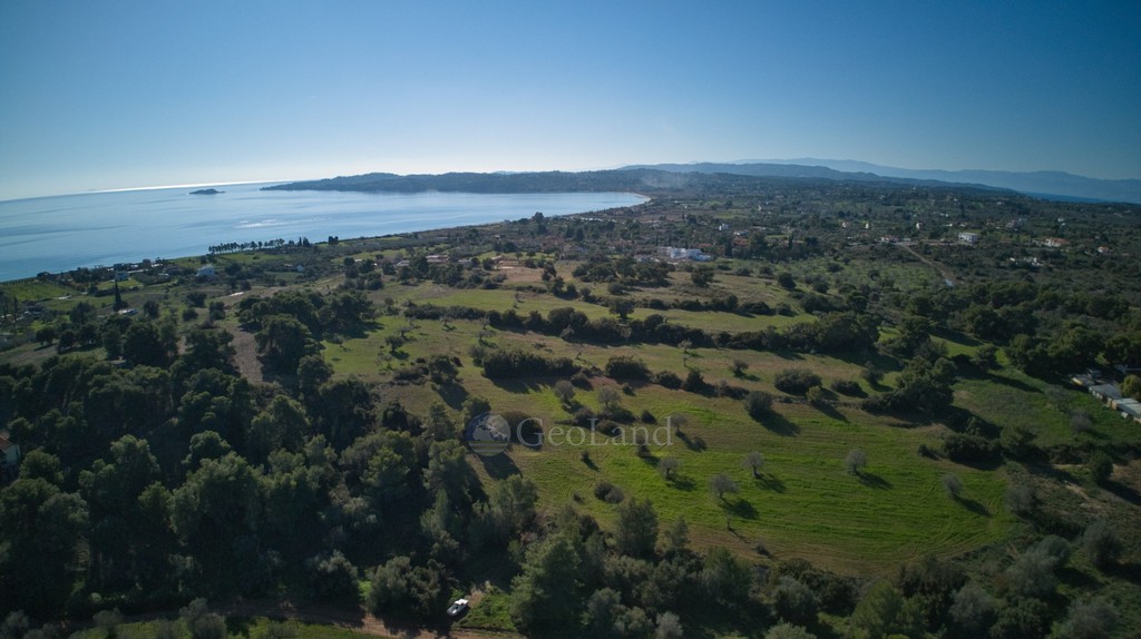 Αγροτεμάχια 14.000 τ.μ. προς πώληση, Πετροθάλασσα