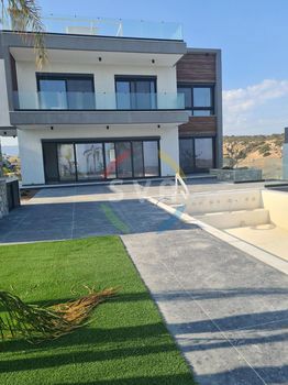 Villa 364sqm for rent-