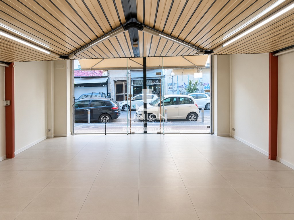 Κατάστημα 220 τ.μ. προς ενοικίαση, Αθήνα - Νότια Προάστια, Δάφνη