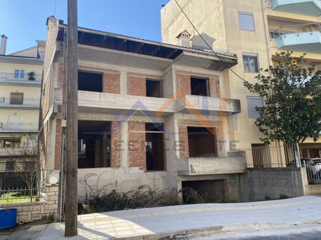 Συγκρότημα διαμερισμάτων 368τ.μ. για πώληση-Ιωάννινα