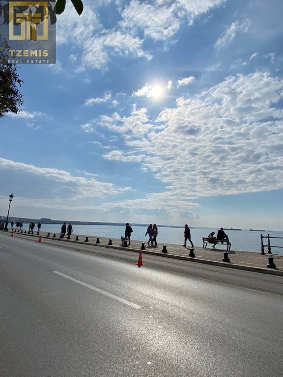 Κατάστημα 373 τ.μ. προς ενοικίαση, Λευκός Πύργος