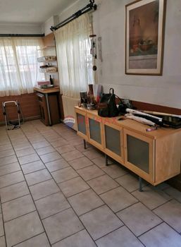 Business bulding 180sqm for sale-Marousi