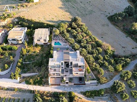 Villa 338 sqm for sale