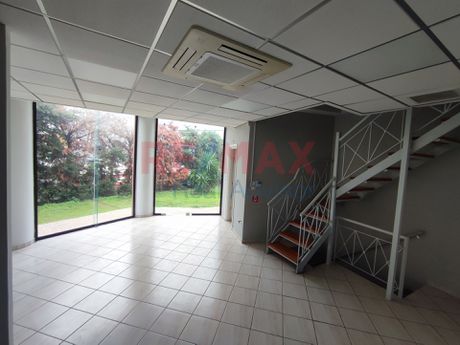 Store 215sqm for rent-Nea Philadelfia