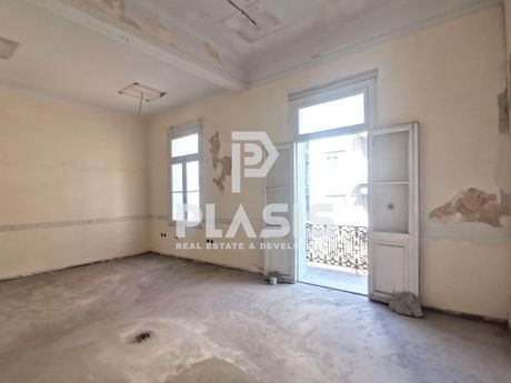 Business bulding 1.000sqm for sale-Kentro