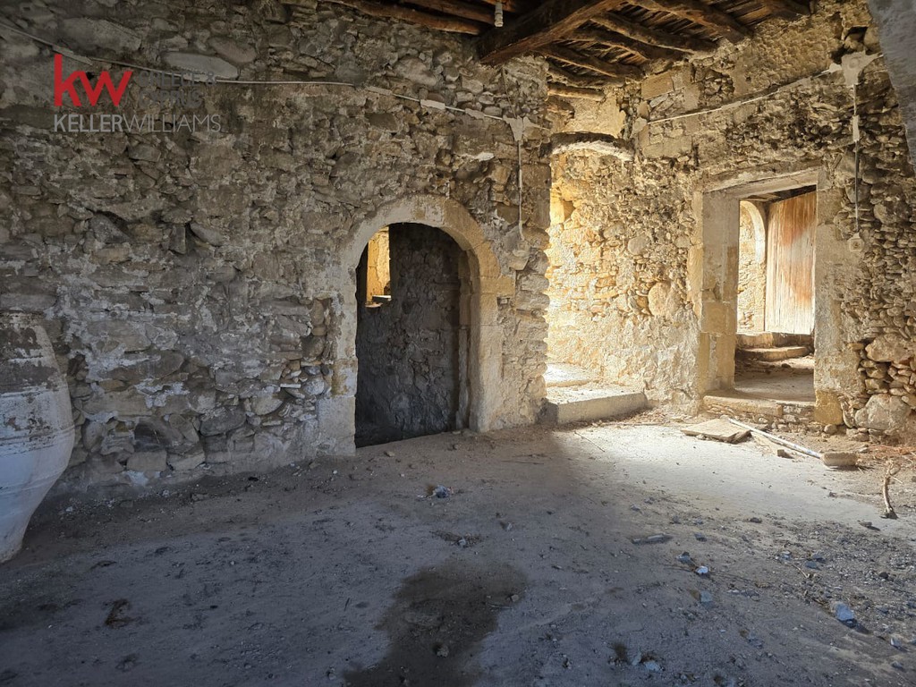 Μονοκατοικία 360 τ.μ. προς πώληση, Κορφαλώνας