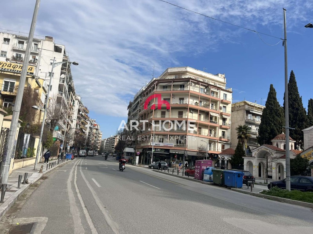 Κατάστημα 1.150 τ.μ. προς πώληση, Μπότσαρη