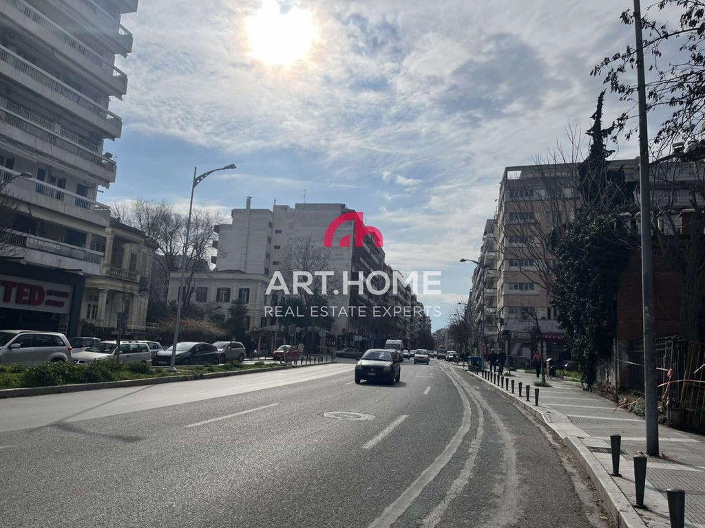 Κατάστημα 140 τ.μ. προς πώληση, Μπότσαρη