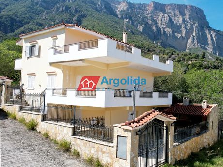 Detached home 220 sqm for sale