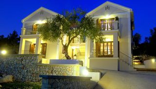 Συγκρότημα διαμερισμάτων 352 τ.μ. πρός πώληση, Ν. Κεφαλονιάς, Ιθάκη-thumb-1