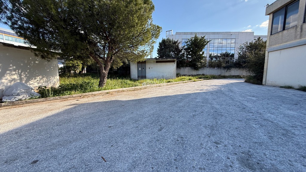 Βιομηχανικός χώρος 2.500 τ.μ. πρός πώληση, Αθήνα - Ανατολικά Προάστια, Κορωπί