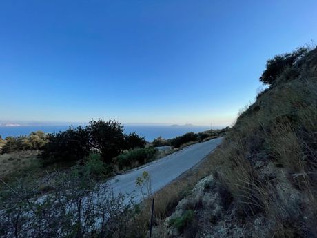 Parcel 4.200sqm for sale-Lampi » Mandres