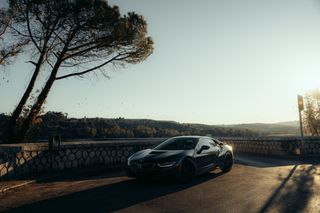 Bmw i8 2016-thumb-1