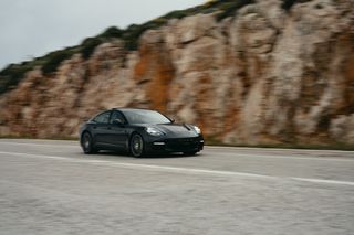 Porsche Panamera 2018 E-Hybrid-thumb-2