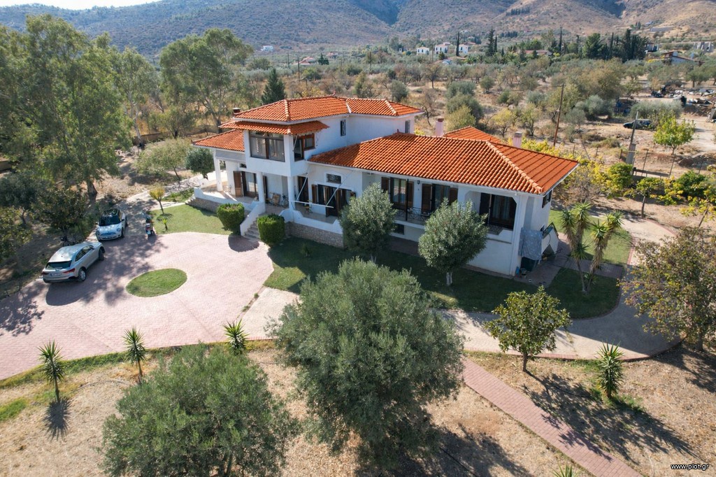 Μεζονέτα 300 τ.μ. πρός πώληση, Φωκίδα, Γαλαξίδι