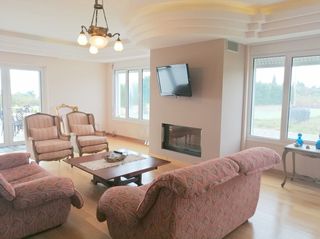 Detached home 450 sqm for sale