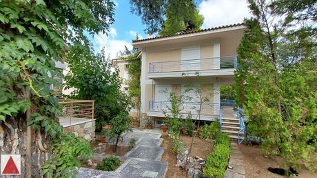 Συγκρότημα διαμερισμάτων 472τ.μ. για πώληση-Δροσιά