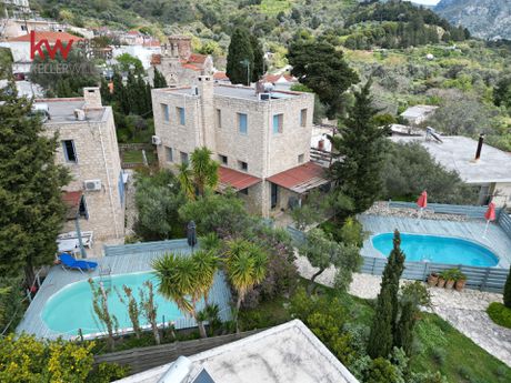Apartment complex 216sqm for sale-Lampi
