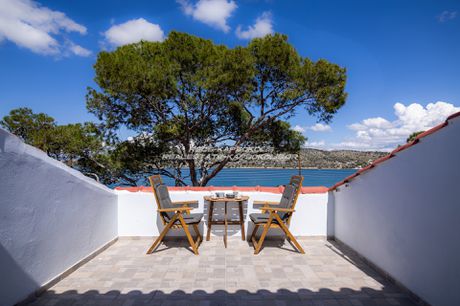 Apartment 30sqm for rent-Salamina