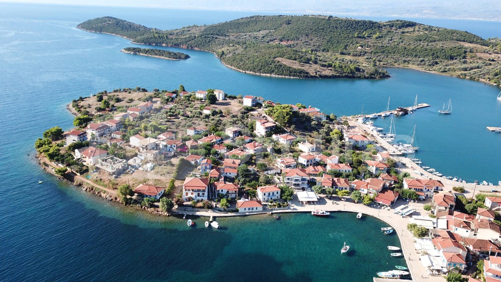 Οικόπεδο 4.085 τ.μ. προς πώληση, Τριζόνια