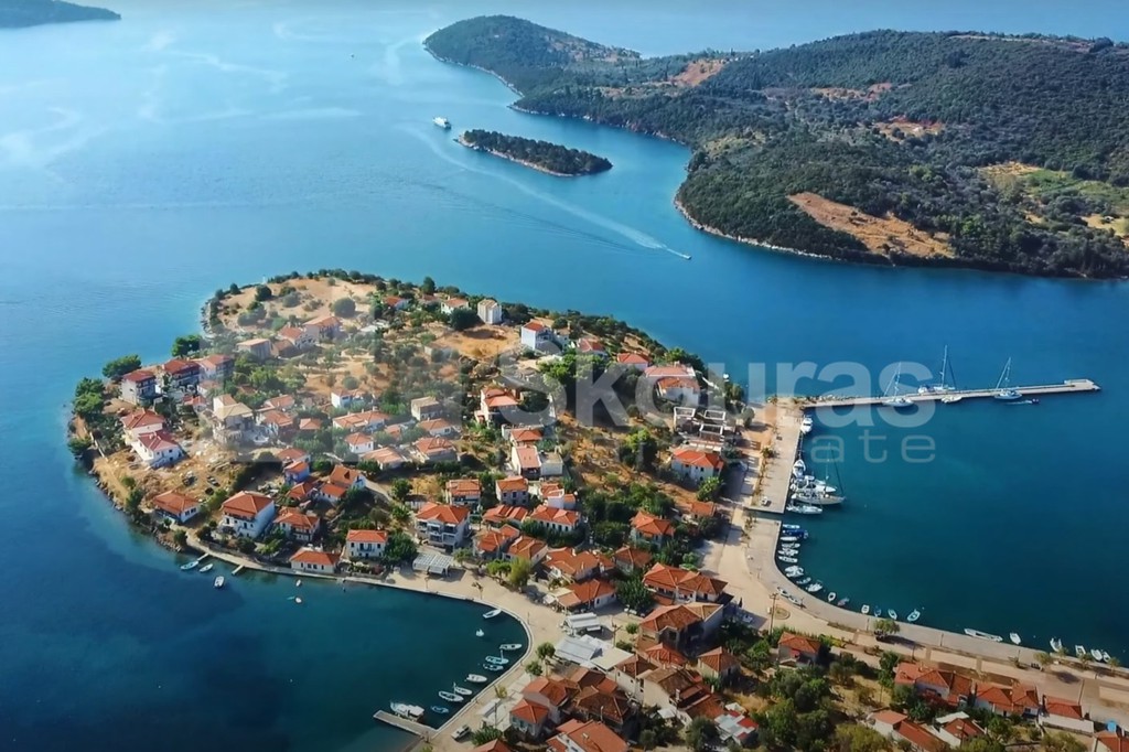 Οικόπεδο 4.085 τ.μ. προς πώληση, Τριζόνια