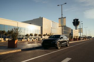 Audi RSQ8 2021-thumb-3