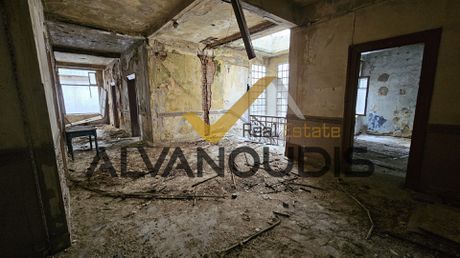 Business bulding 933sqm for rent-Ladadika
