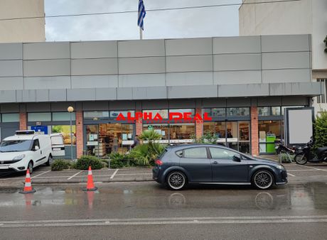 Store 843sqm for sale-Kaminia