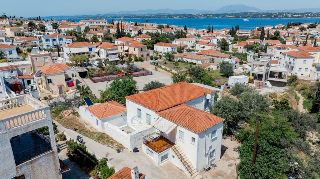 Μονοκατοικία 300 τ.μ. προς πώληση, Κέντρο Σπετσών