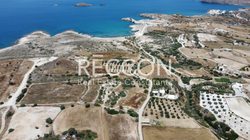 Αγροτεμάχια 22.000 τ.μ. πρός πώληση, Κυκλάδες, Μήλος