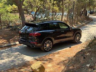 Porsche Cayenne 2016-thumb-6