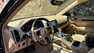 Porsche Cayenne 2016-thumb-8