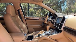Porsche Cayenne 2016-thumb-12