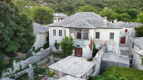 Detached home 375 sqm for sale