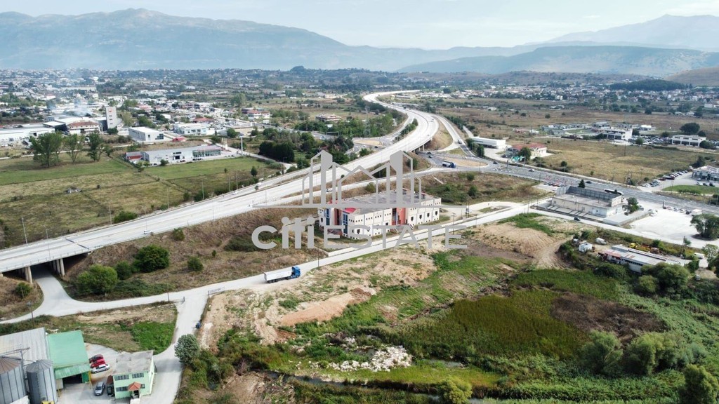 Επιχειρηματικό κτίριο 4.500 τ.μ. πρός ενοικίαση, Ν. Ιωαννίνων, Μπιζάνιο