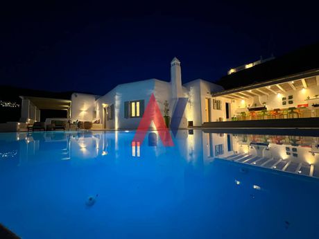 Villa 450sqm for sale-Mykonos » Main Town - Chora
