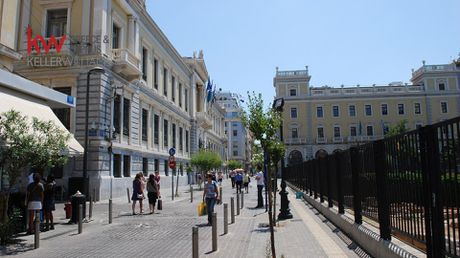 Business bulding 2.150sqm for sale-Kentro