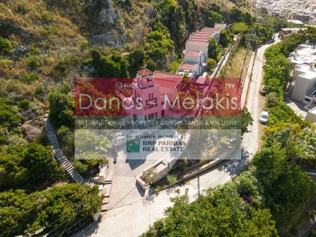 Hotel 651sqm for sale-Platanias » Center