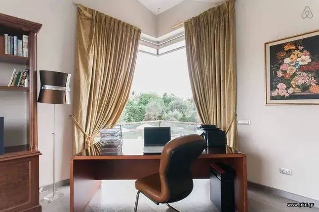 Detached home 1.000 sqm for rent, Athens - North, Marousi
