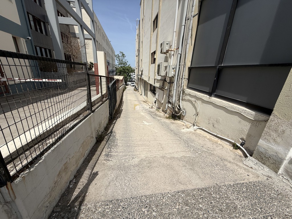 Επιχειρηματικό κτίριο 2.230 τ.μ. πρός πώληση, Αθήνα - Νότια Προάστια, Αργυρούπολη